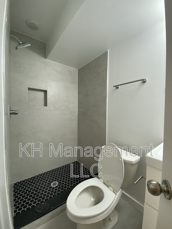 Building Photo - 976 N 45th St