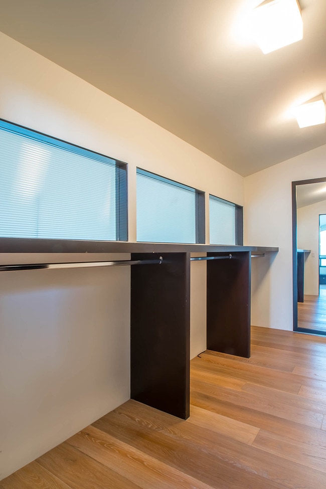 Master Closet - 1440 N Kings Rd