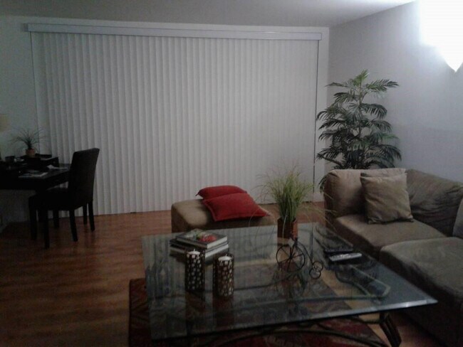 Building Photo - 3051 S Palm Aire Dr