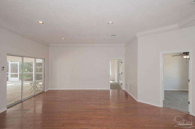 Building Photo - 5490 Oakmont Dr