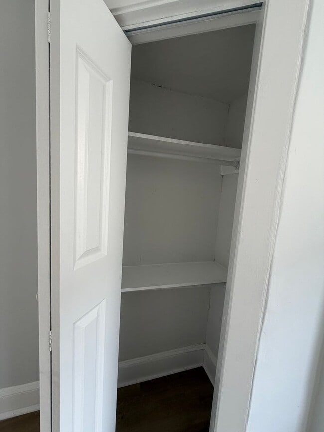 Building Photo - Charming 2BR/1Bath House! Section 8 ONLY!