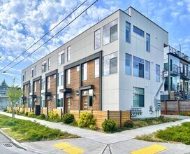 Building Photo - Great Townhome for rent