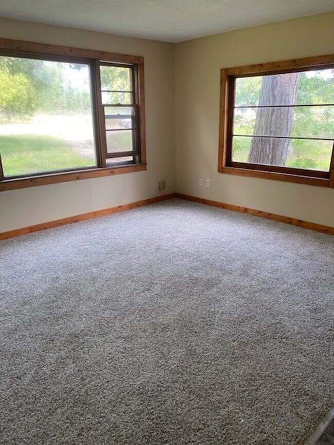 Building Photo - 3 Bedroom 1 Bathroom Single Family Home in...