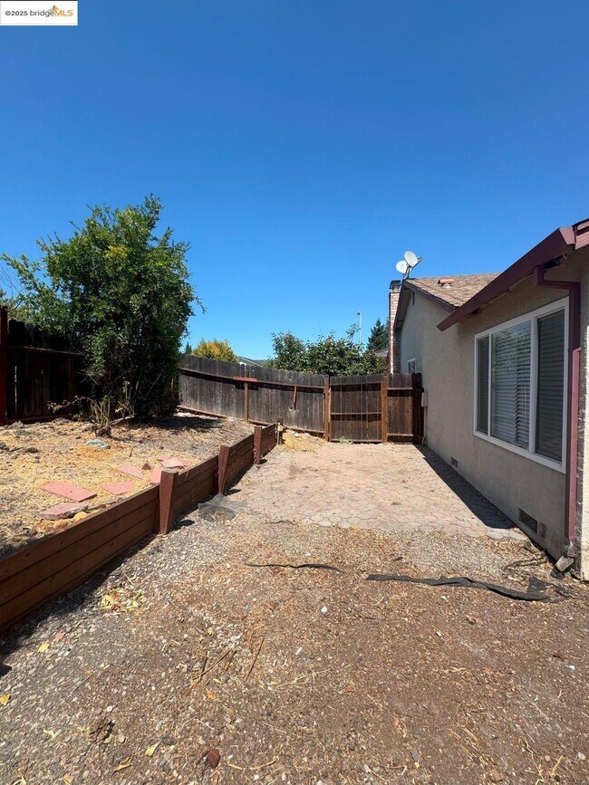 Building Photo - 3323 Blythe Dr