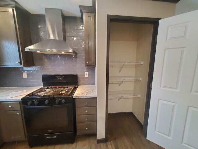 Building Photo - 8 Mockingbird Hill Dr