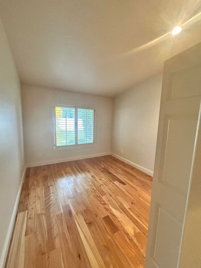 Building Photo - Spacious Duplex with 3-Car Garage & Private Patio!