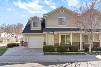 Building Photo - 1077 1675 S