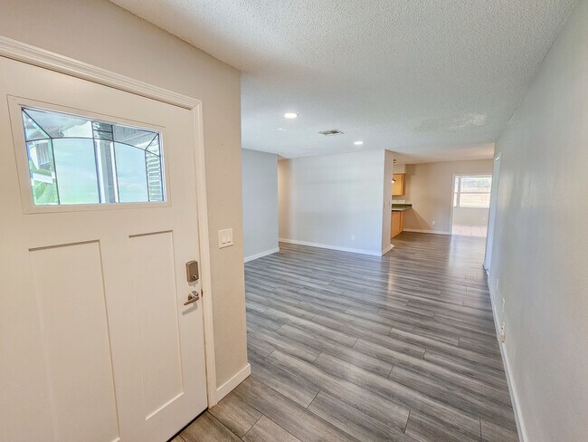 Building Photo - 608 Tangerine Dr