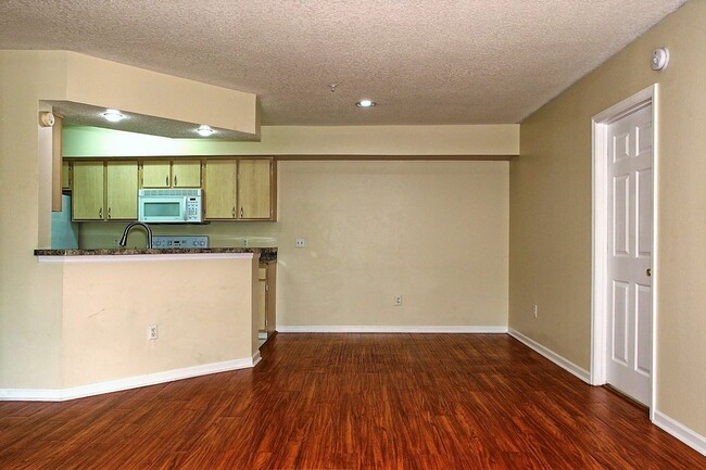 Building Photo - 2/2, 3rd floor condo in Waterford Lakes!