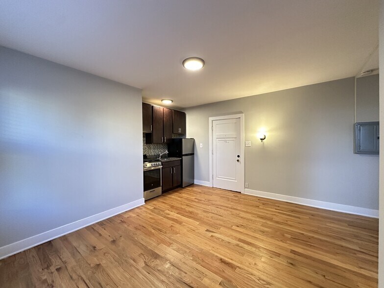 Building Photo - 4512 N Damen Ave