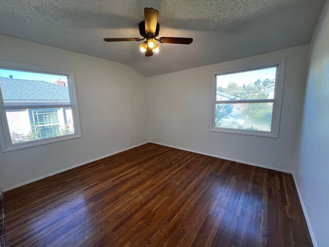 Building Photo - 3 Bed 2 Bath Home For Rent in an Excellent...