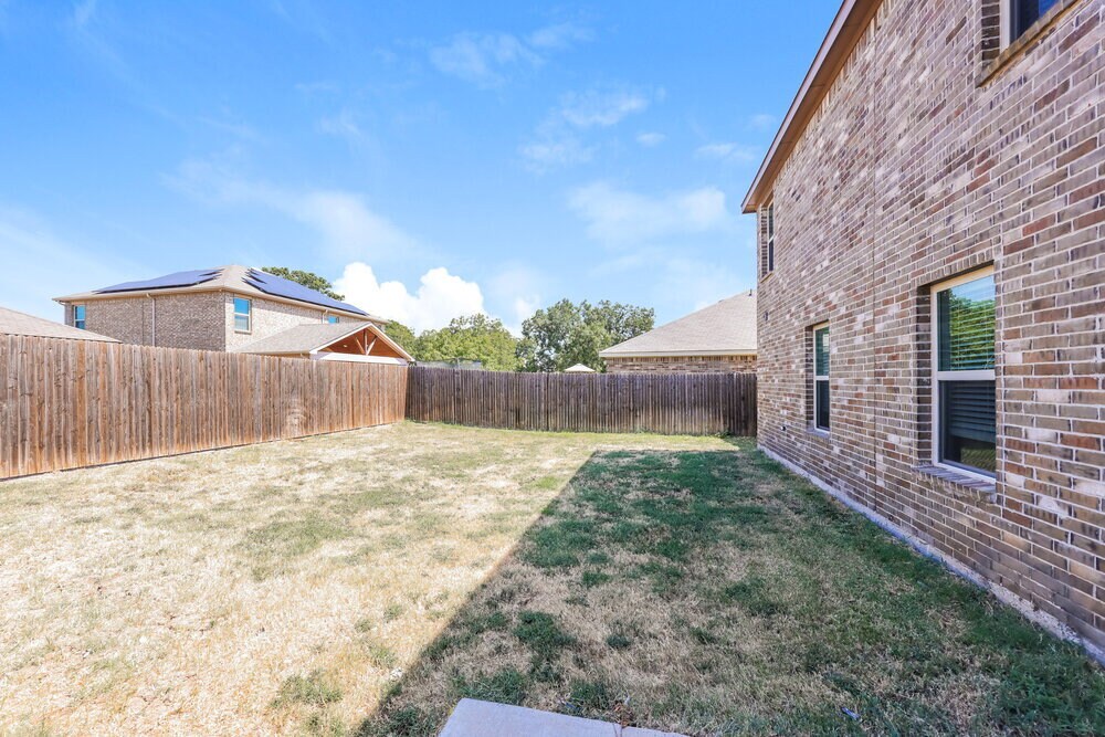 Building Photo - 2609 Hutchins Dr