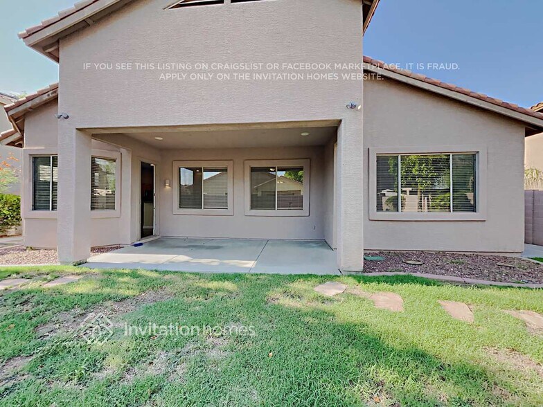Building Photo - 7209 W Paradise Ln