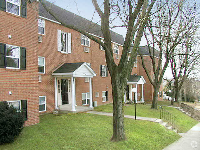 Community - Astor and Logan Apartments