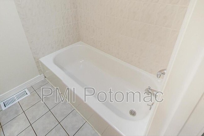 Building Photo - 1749 L St NE