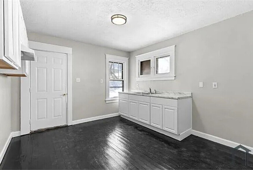 Building Photo - 5415 Hamilton Ave