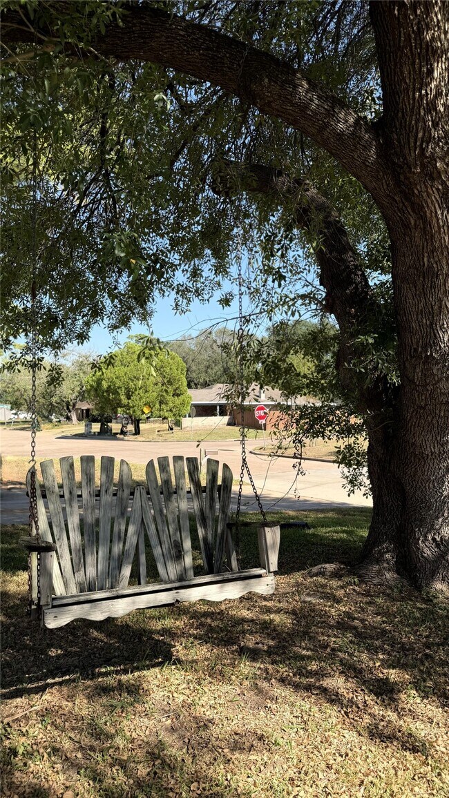 Building Photo - 6406 Tall Willow Dr