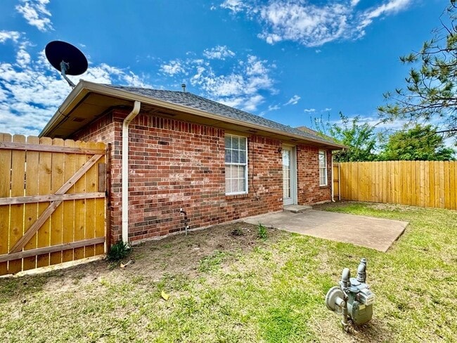 Building Photo - 633 NW 121st St