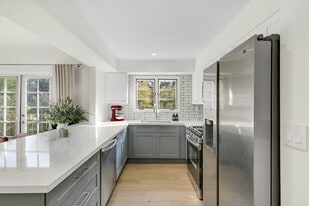 Building Photo - 1133 25th St - Parkview Santa Monica
