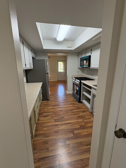 Building Photo - 356 2nd Ct