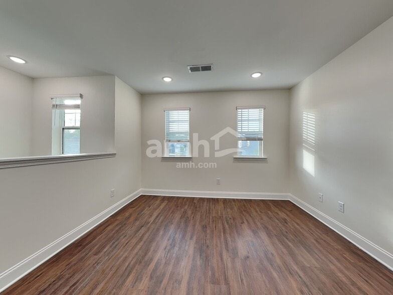 Building Photo - 5500A Farm Pond Ln