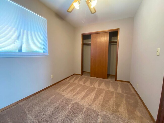Building Photo - Great Location in Folsom-4 Bedroom Home!!