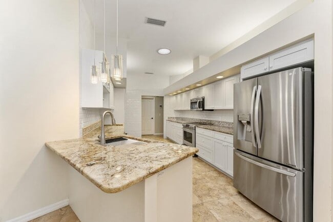 Building Photo - 4 bedroom in Gainesville FL 32606