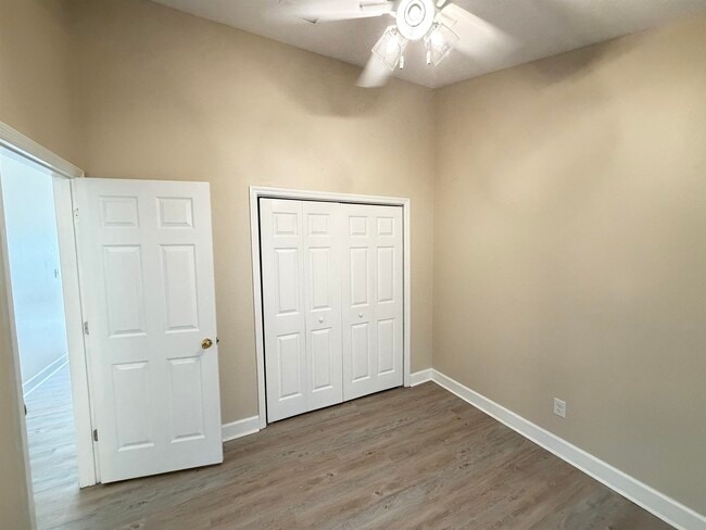 Building Photo - 2116 Heathrow Dr