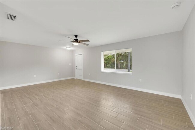 Building Photo - 27150 Esther Dr