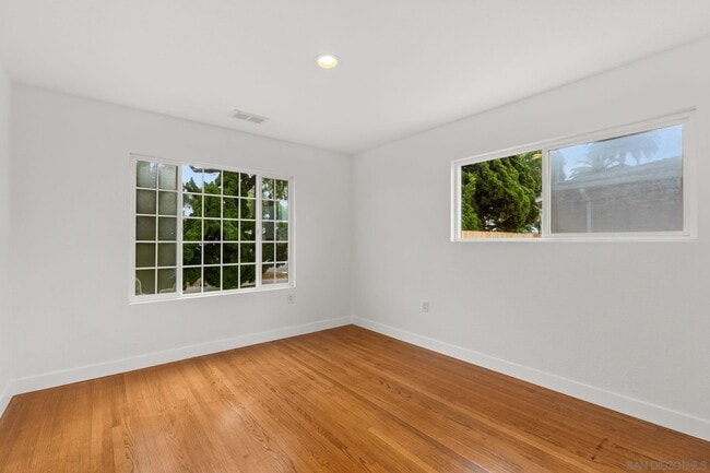 Building Photo - 614 5th Ave
