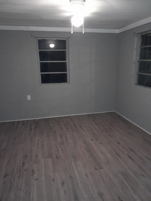 Building Photo - 1003 16th Ct