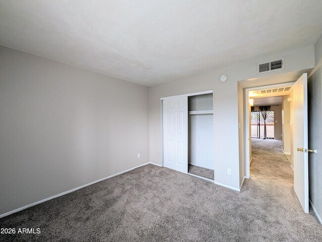 Building Photo - 4211 E Palm Ln