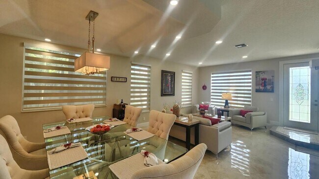 Building Photo - 1851 Corsica Dr