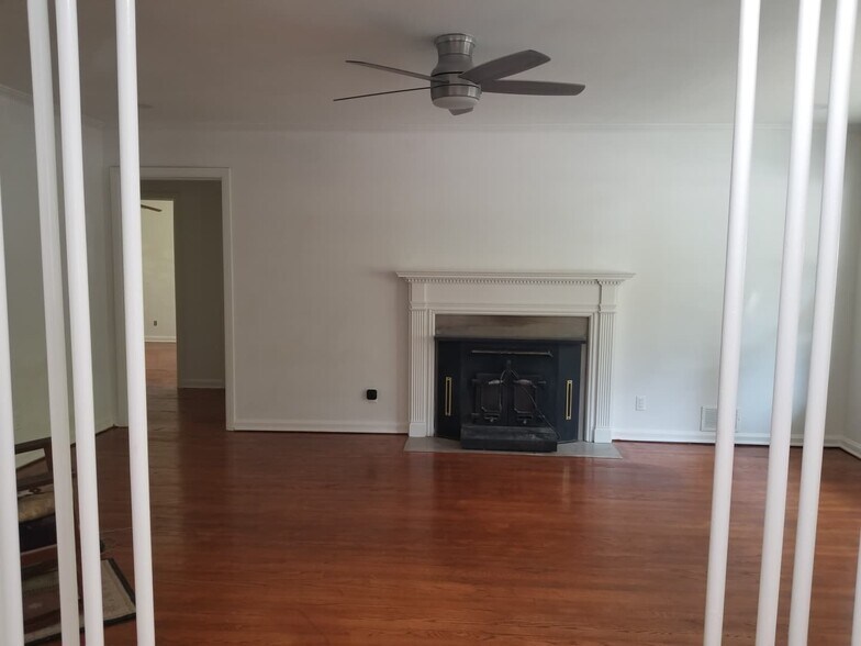 Building Photo - 2079 Honeysuckle Ln SW