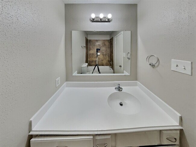 Building Photo - 20211 Cottonglade Ln