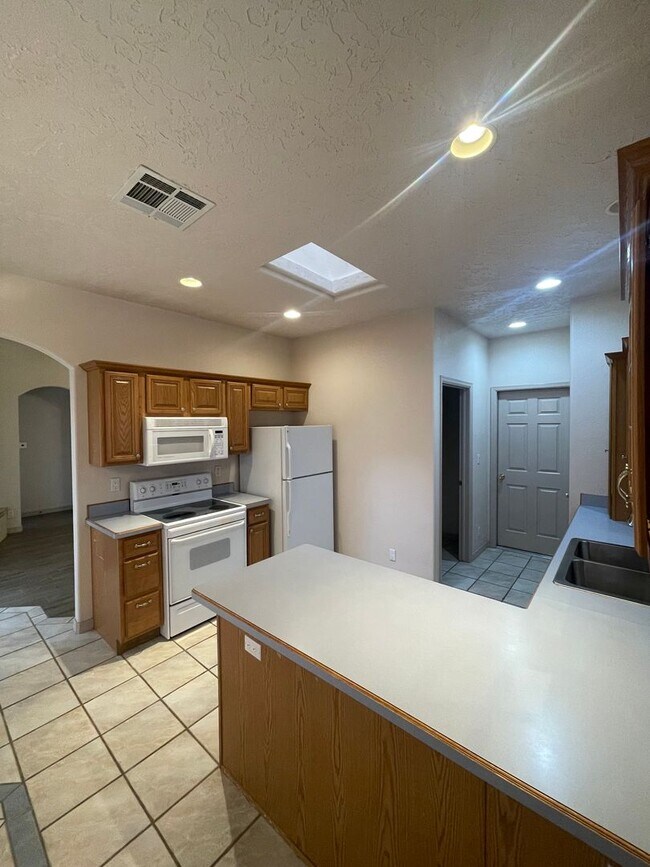 Building Photo - 2677 Stellar Way