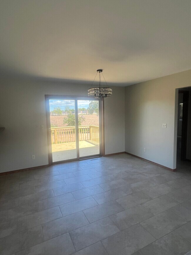 Dining area / open Concept - 2660 Sandra Rose Ln