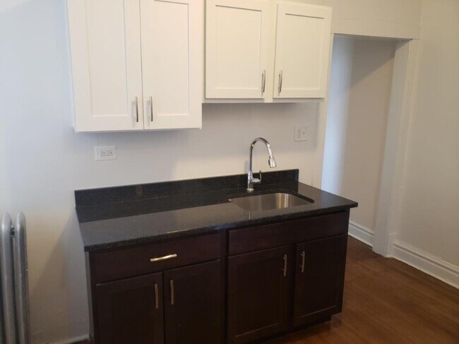 Building Photo - 4414 N St Louis Ave