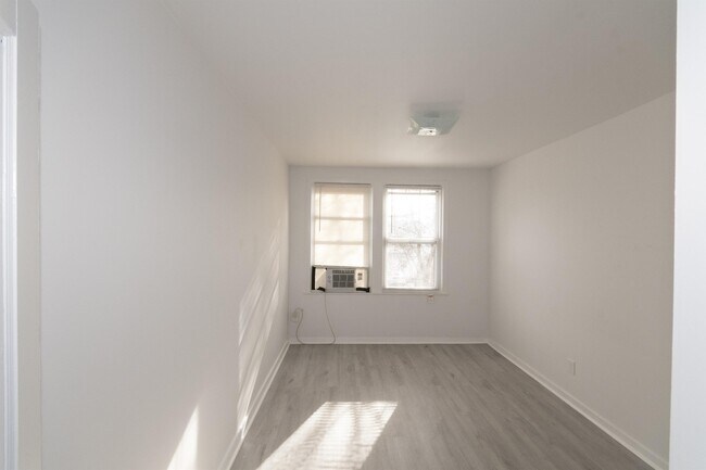 Building Photo - 3217 Dubois Pl SE