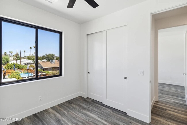 Building Photo - 902 W Hazelwood St