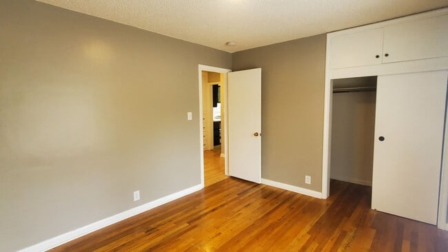 Building Photo - Spacious 2 Bd Main Level Duplex
