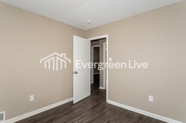 Building Photo - 3072 Morning View Dr