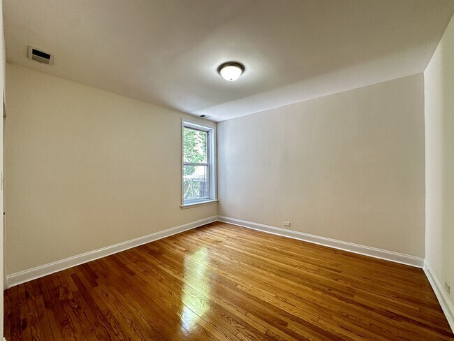 Building Photo - 3428 W Parker Ave