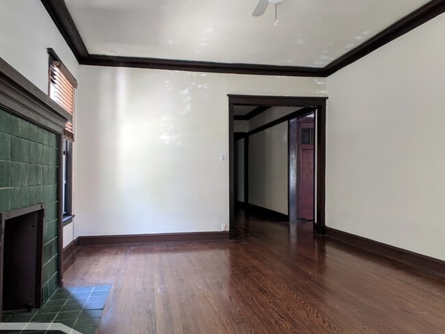Building Photo - 2428 N Sawyer Ave