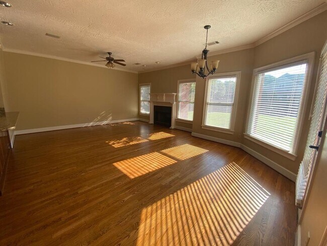 Building Photo - 1440 Asbury Dr