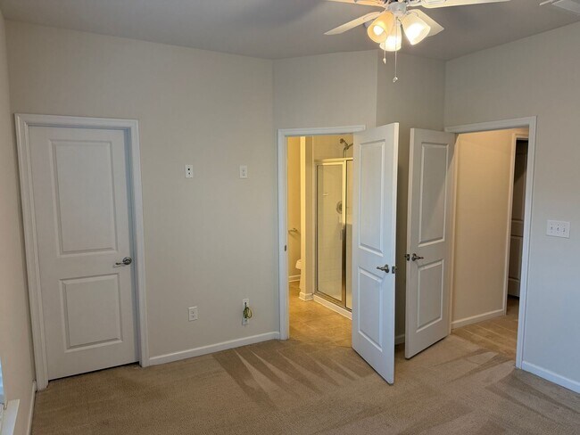 Building Photo - REUNION CONDOMINIUMS