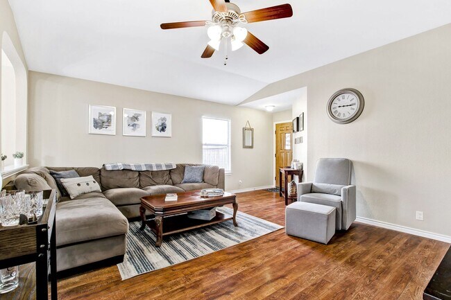Building Photo - Stunning Open-Concept Home with Modern Amenities and Prime Location