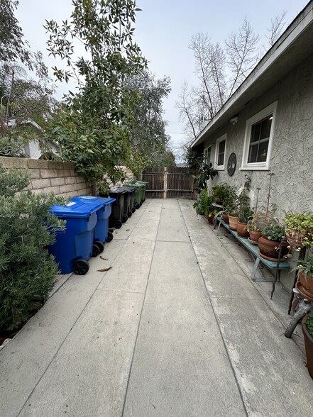Building Photo - 7713 Owensmouth Ave