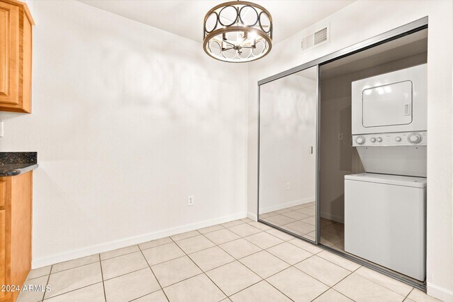Building Photo - 5877 N Granite Reef Rd
