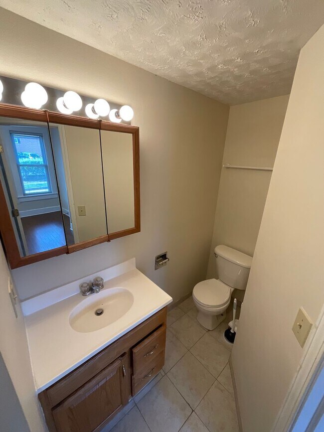 Building Photo - 4 BED HISTORIC BLOOMINGTON HOUSE!! *AVAILABLE AUGUST 2027*